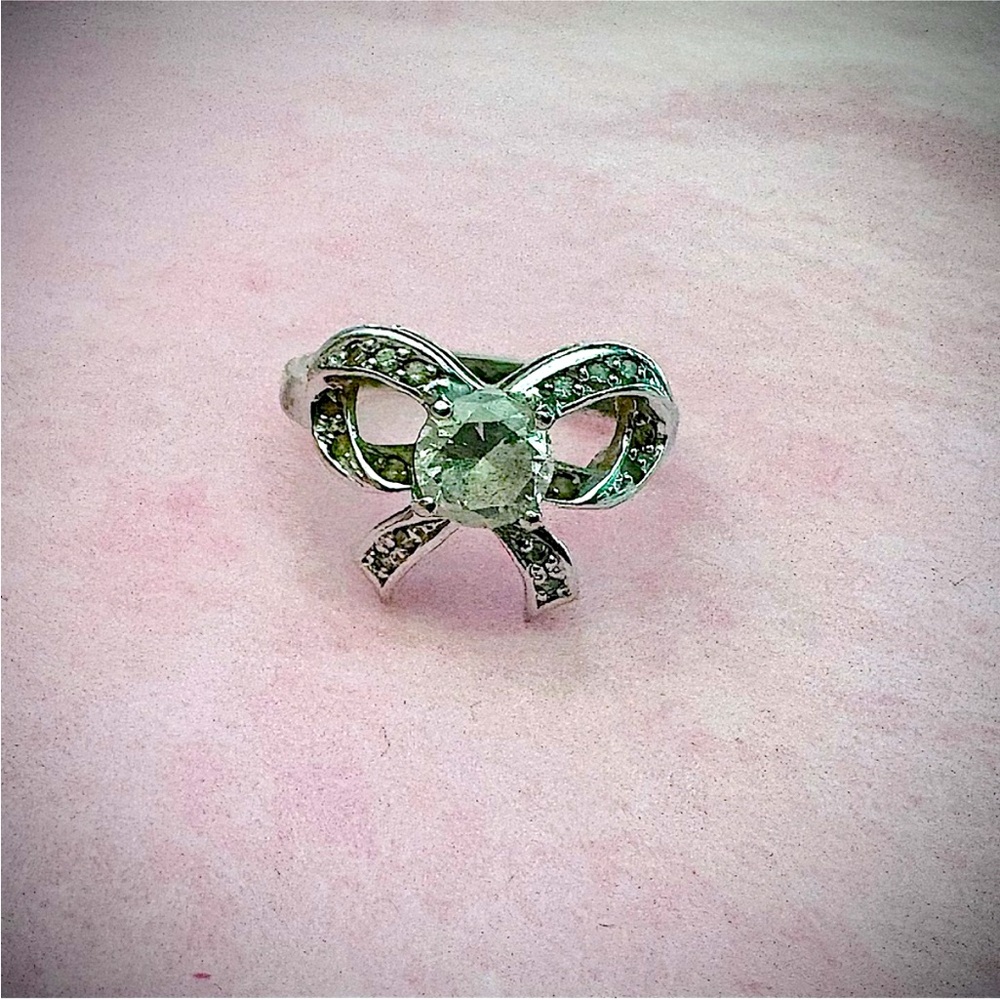 Adorable Sterling Silver Bow Ring. - Picture 1 of 6